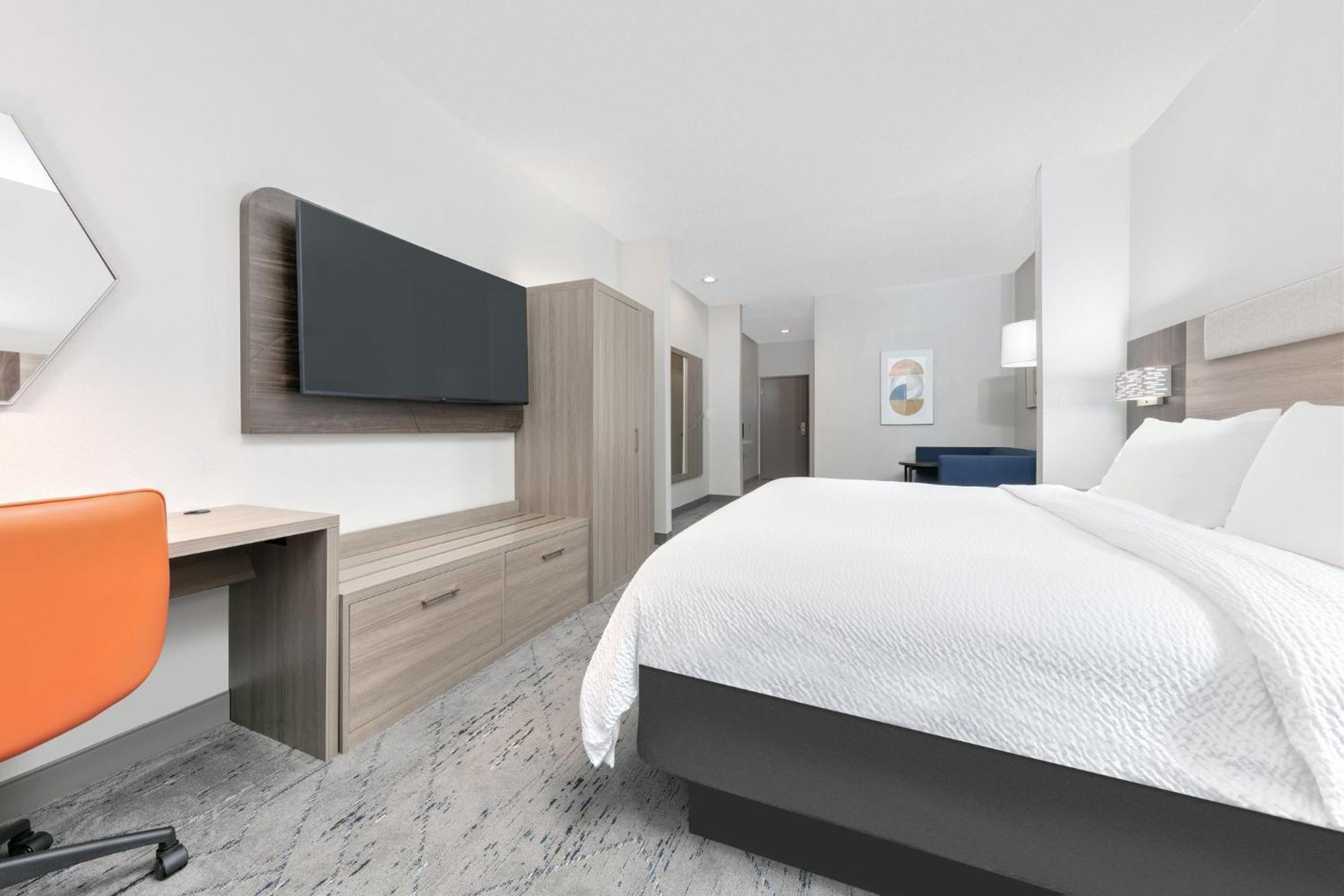 Express & By Ihg
