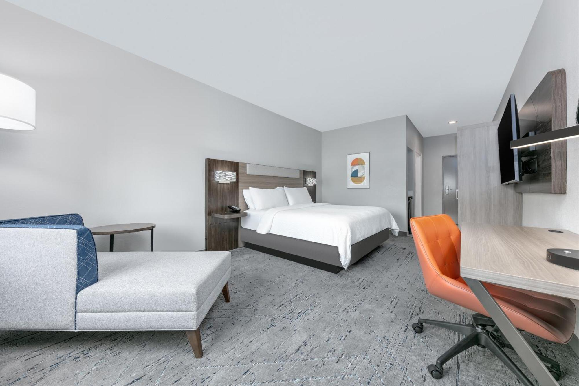 Express & By Ihg Winnie