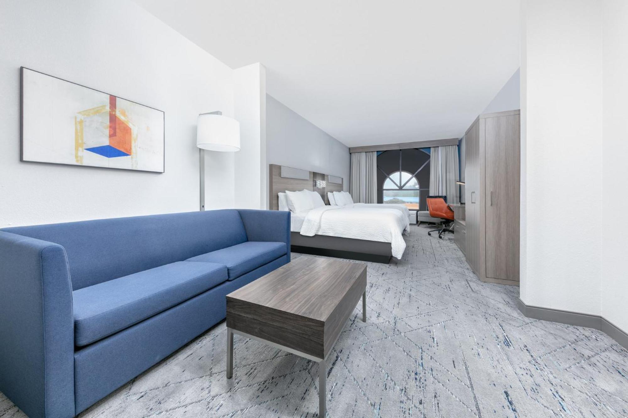 Express & By Ihg Winnie
