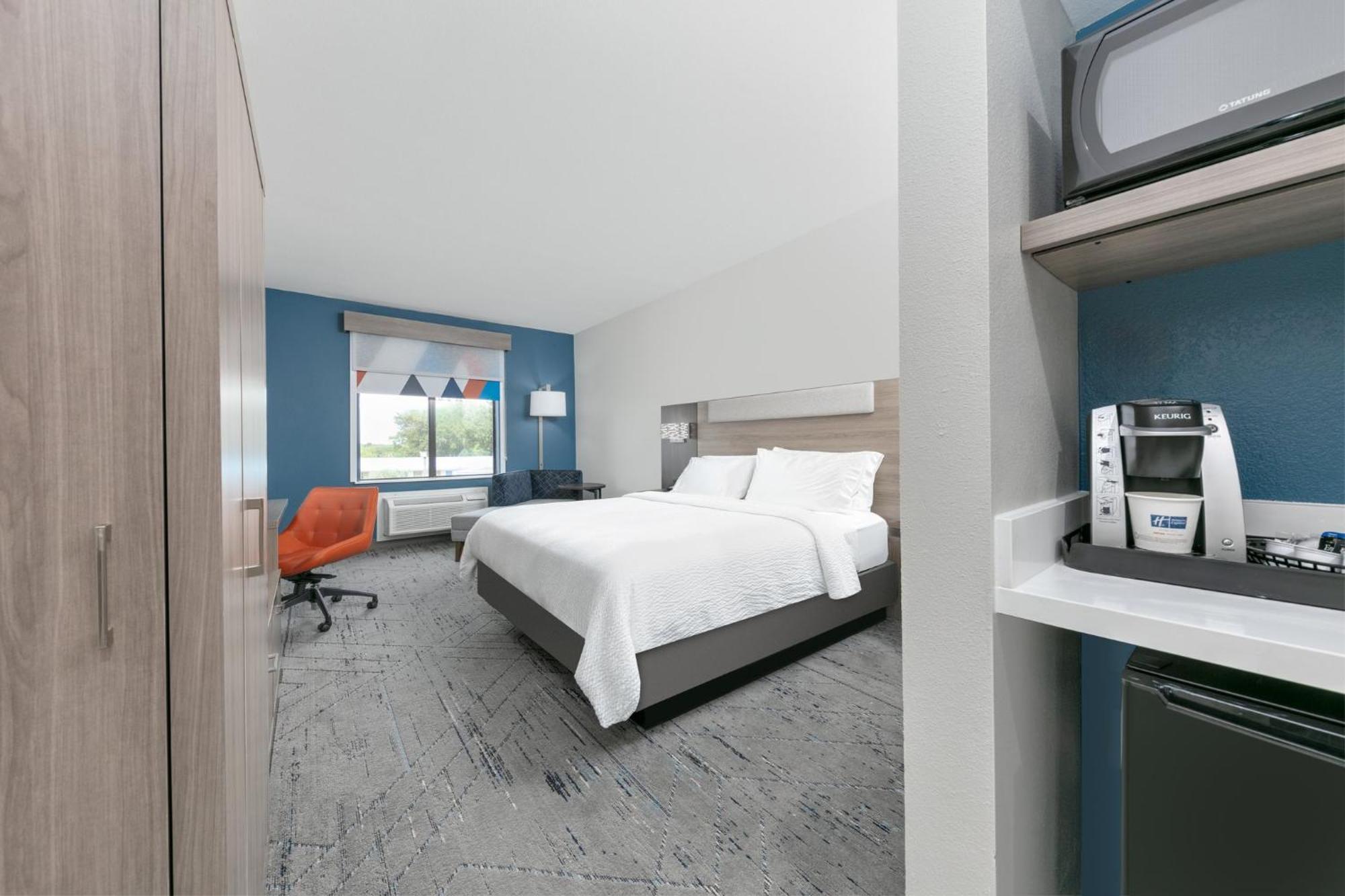 Express & By Ihg Hotel Winnie