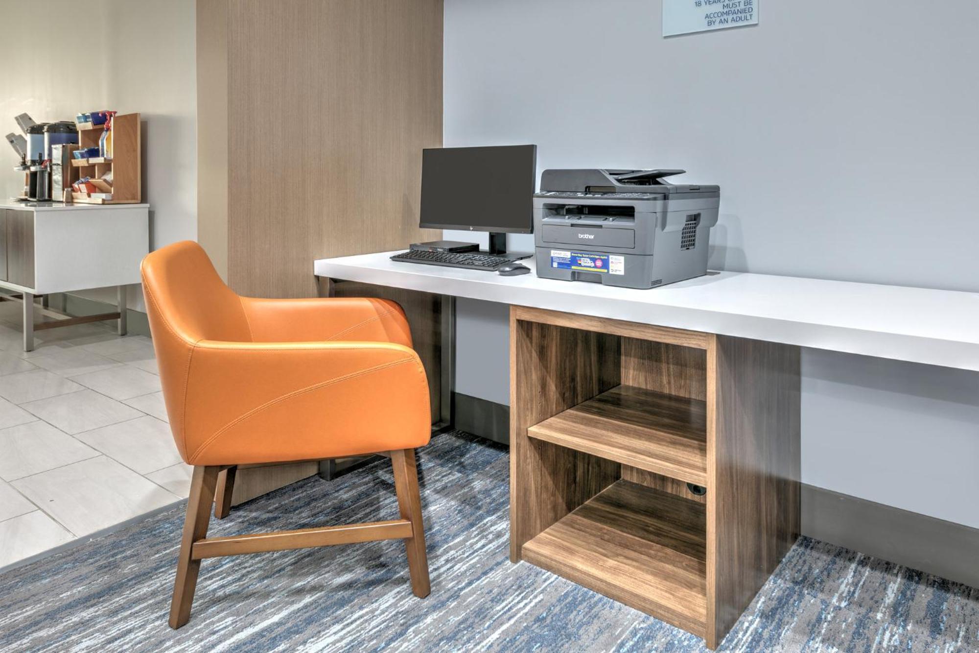 Express & By Ihg Winnie